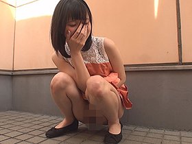 どこでもおしっこ！素人娘の大放尿35人 スロー再生でじっくり鑑賞できるマニア向け映像4　サンプル画像16